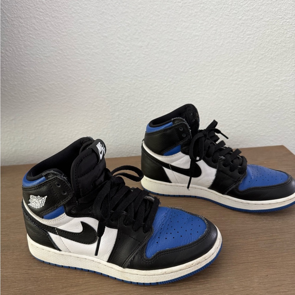 Nike Air Jordan 1 Retro High OG Royal Toe Trainers in Black and Blue. Sz 4.5Y